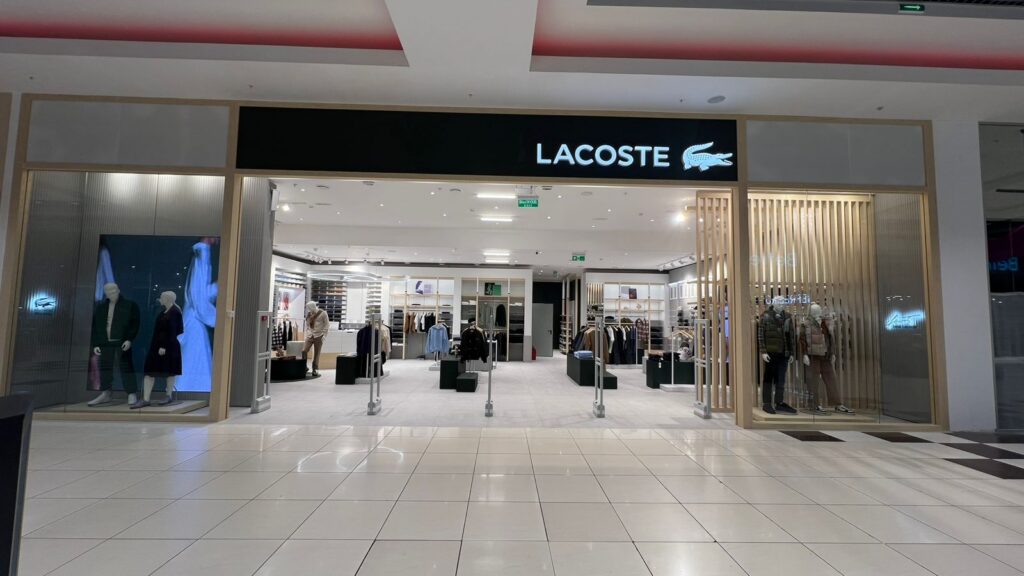 Культовый бренд Lacoste представлен в мегамолле «Мармелад»